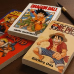 Tomy mang Shonen Jump leżące na biurku obok pędzla i tuszu, symbolizujące klasyczne japońskie komiksy.